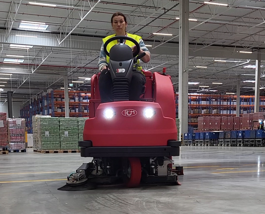 Czyszczenie posadzek przemysłowych